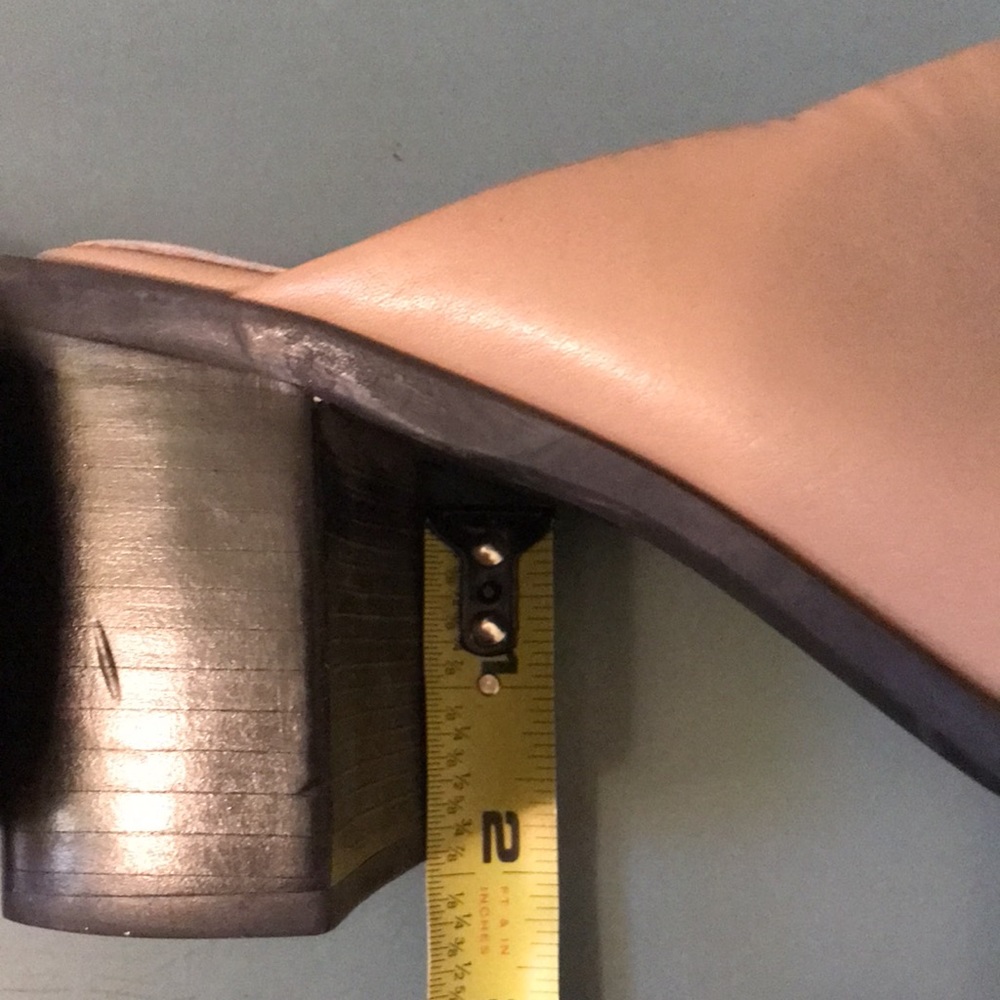 SIZE 8 BANDOLINO SHOES. APPROX 2 1/4 heel. NUDE & snake. IT FITS MORE AS 7 1/2 m - Picture 10 of 10